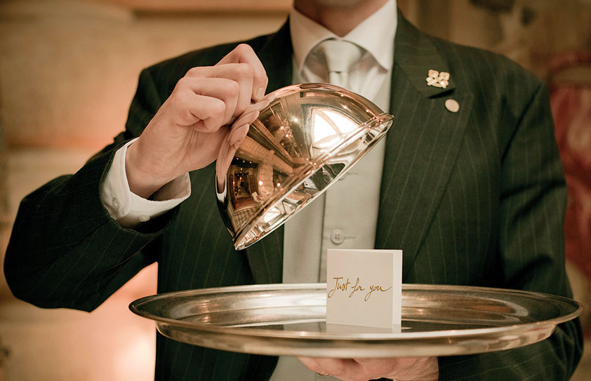 A Touch of Elegance: Personalized Concierge Services Redefining Luxury at Our Hotel
